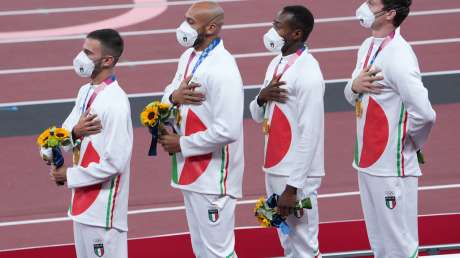 Staffetta 4x100m Premiazione ORO Foto Luca Pagliaricci GMT PAG05036 copia
