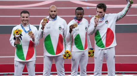 Staffetta 4x100m Premiazione ORO Foto Luca Pagliaricci GMT PAG05151 copia