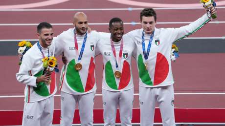 Staffetta 4x100m Premiazione ORO Foto Luca Pagliaricci GMT PAG05215 copia