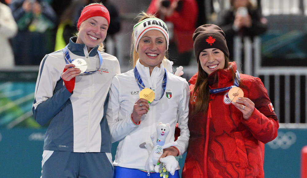 Francesca Lollobrigida firma il record olimpico e trionfa nei 3.000 metri. Primo oro Buonfiglio