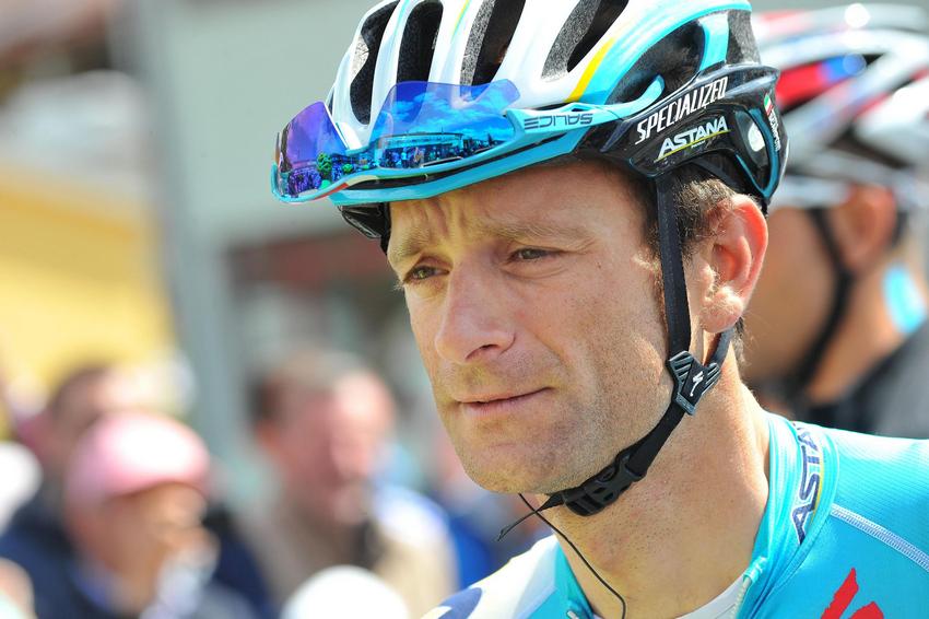 Muore in allenamento Michele Scarponi. Disposto 1' di silenzio in tutte le manifestazioni sportive