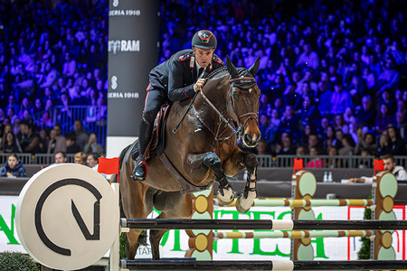 Coppa del Mondo: Gaudiano primo al CSI5*-W nel day 1 alla Fieracavalli di Verona