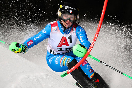 Coppa del Mondo: Della Mea arriva 11ª nello slalom a Flachau, 16° posto per Peterlini