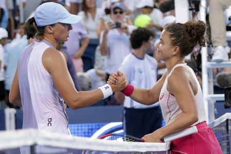 WTA 1000 di Cincinnati, l'orgoglio a Paolini non basta: Swiatek fa sua in due set la finale
