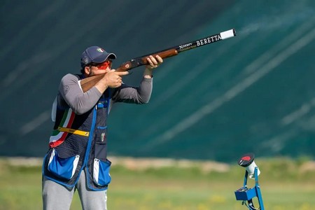 Preolimpico di Doha: Cassandro in scia ai migliori dopo 100 piattelli di qualifica nello skeet maschile